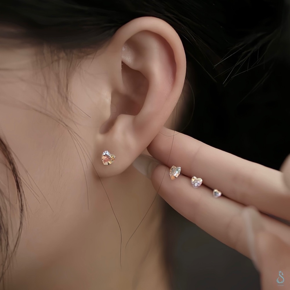 SUMMER 銀飾💫［999足銀］閃亮煥采水鑽耳環 養耳抗過敏 愛心鑽 圓鑽 洗澡睡覺不用摘 平面服貼設計 純銀耳環-細節圖4