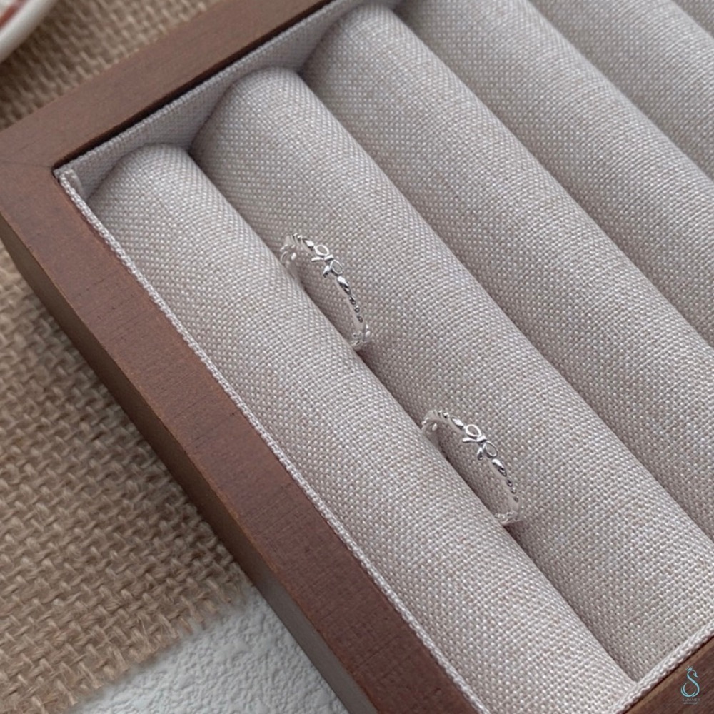 SUMMER 銀飾💫［925純銀］甜心結 蝴蝶結戒指 細線戒 日系甜美 純銀戒指 純銀飾品-細節圖9