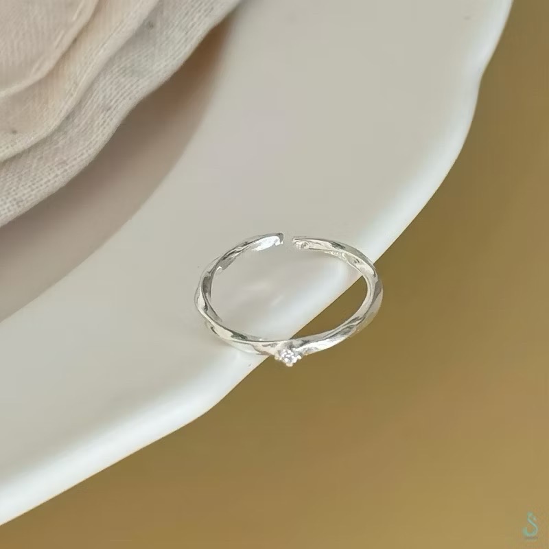SUMMER 銀飾💫［925純銀］<流光指環>純銀戒指 簡約細尾戒 小鑽尾戒 ￼純銀飾品-細節圖6