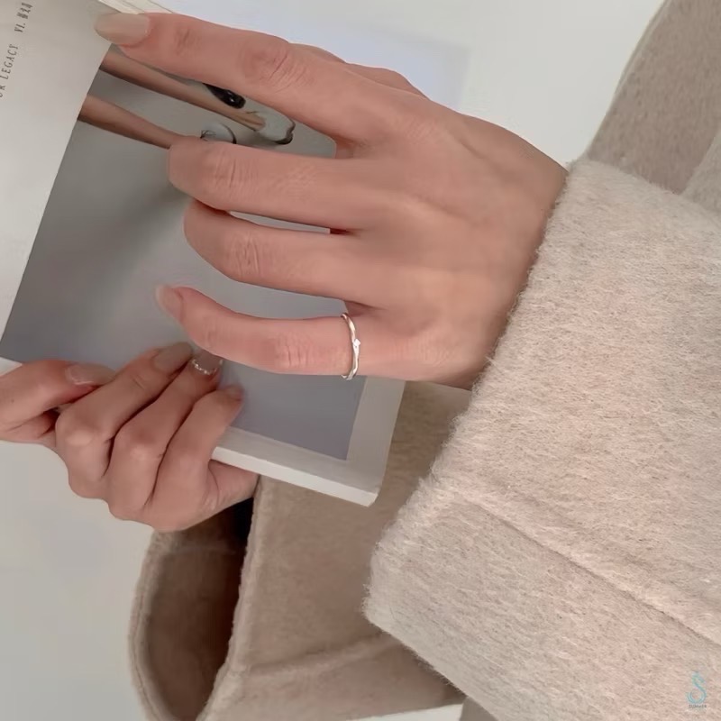 SUMMER 銀飾💫［925純銀］<流光指環>純銀戒指 簡約細尾戒 小鑽尾戒 ￼純銀飾品-細節圖4