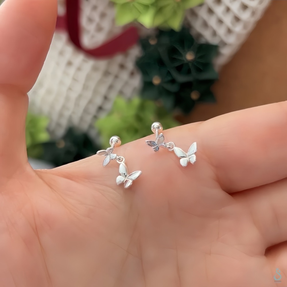 SUMMER 銀飾💫［999足銀］<蝶影耳畔> 鎖珠式耳環 雙蝴蝶造型耳環 轉珠耳環 甜美優雅 純銀耳環 純銀飾品-細節圖4