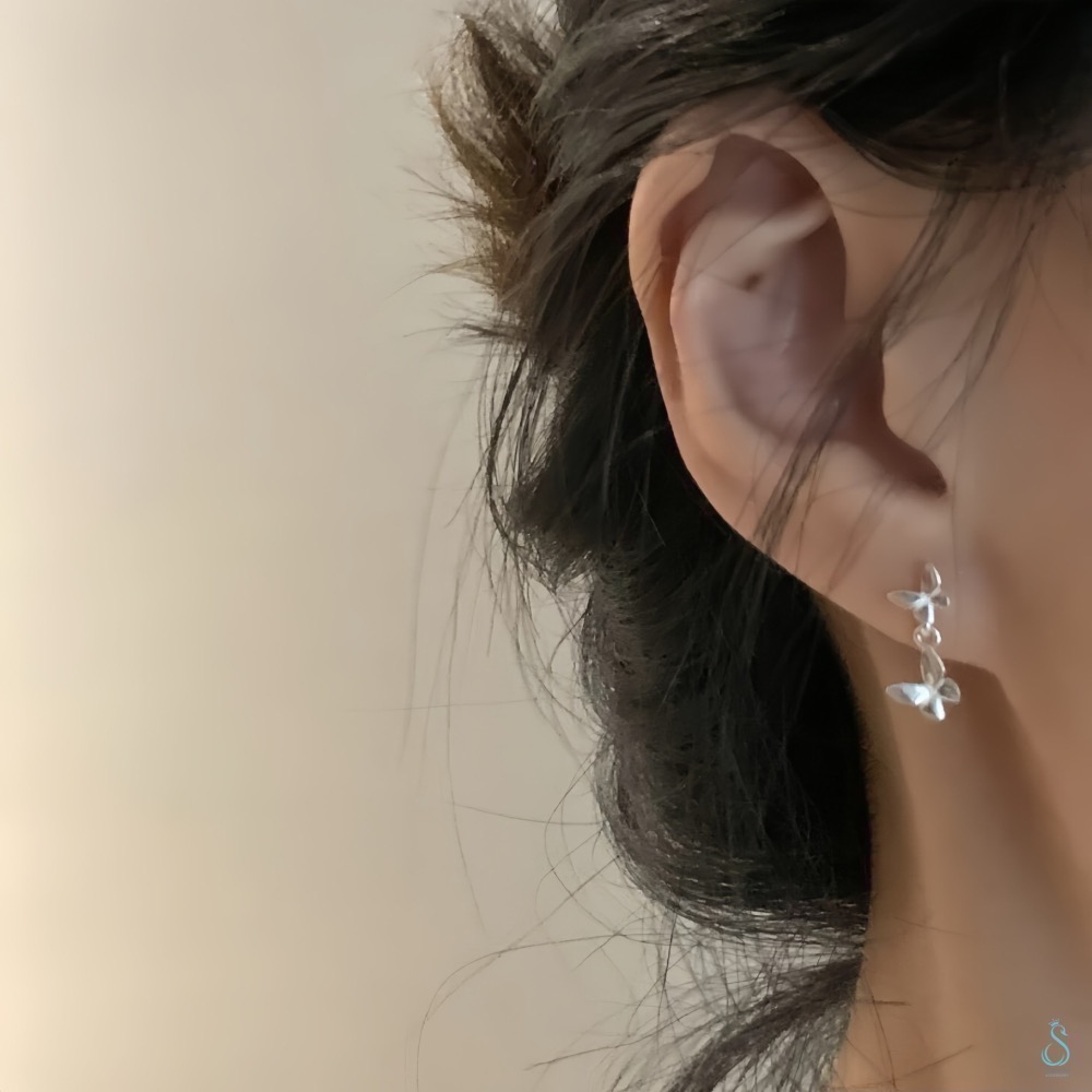 SUMMER 銀飾💫［999足銀］<蝶影耳畔> 鎖珠式耳環 雙蝴蝶造型耳環 轉珠耳環 甜美優雅 純銀耳環 純銀飾品-細節圖9