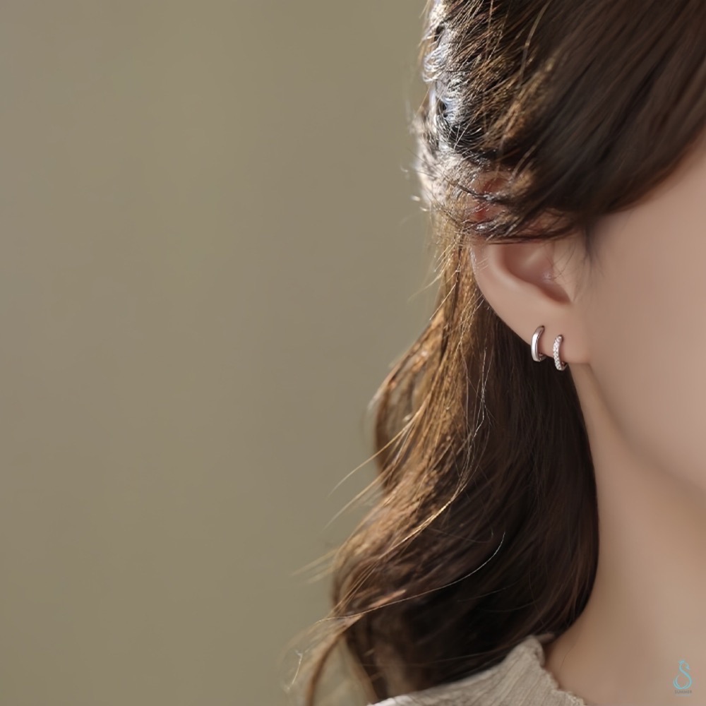SUMMER韓 銀飾💫［925純銀］<日常微光> 菱形不對稱易扣式耳環 耳扣 純銀耳環 純銀飾品-細節圖2