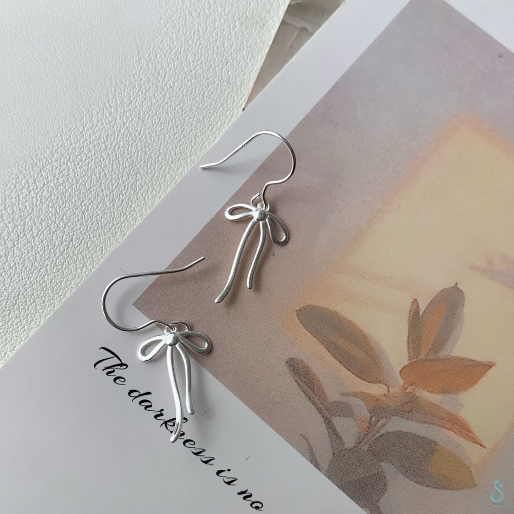 SUMMER 銀飾💫［925純銀］<流線蝴蝶結>耳勾耳環 純銀耳環 純銀飾品-細節圖2