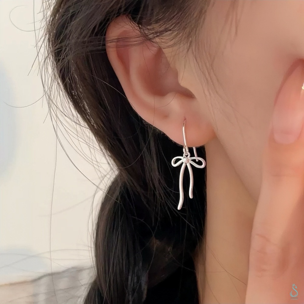 SUMMER 銀飾💫［925純銀］<流線蝴蝶結>耳勾耳環 純銀耳環 純銀飾品-細節圖3