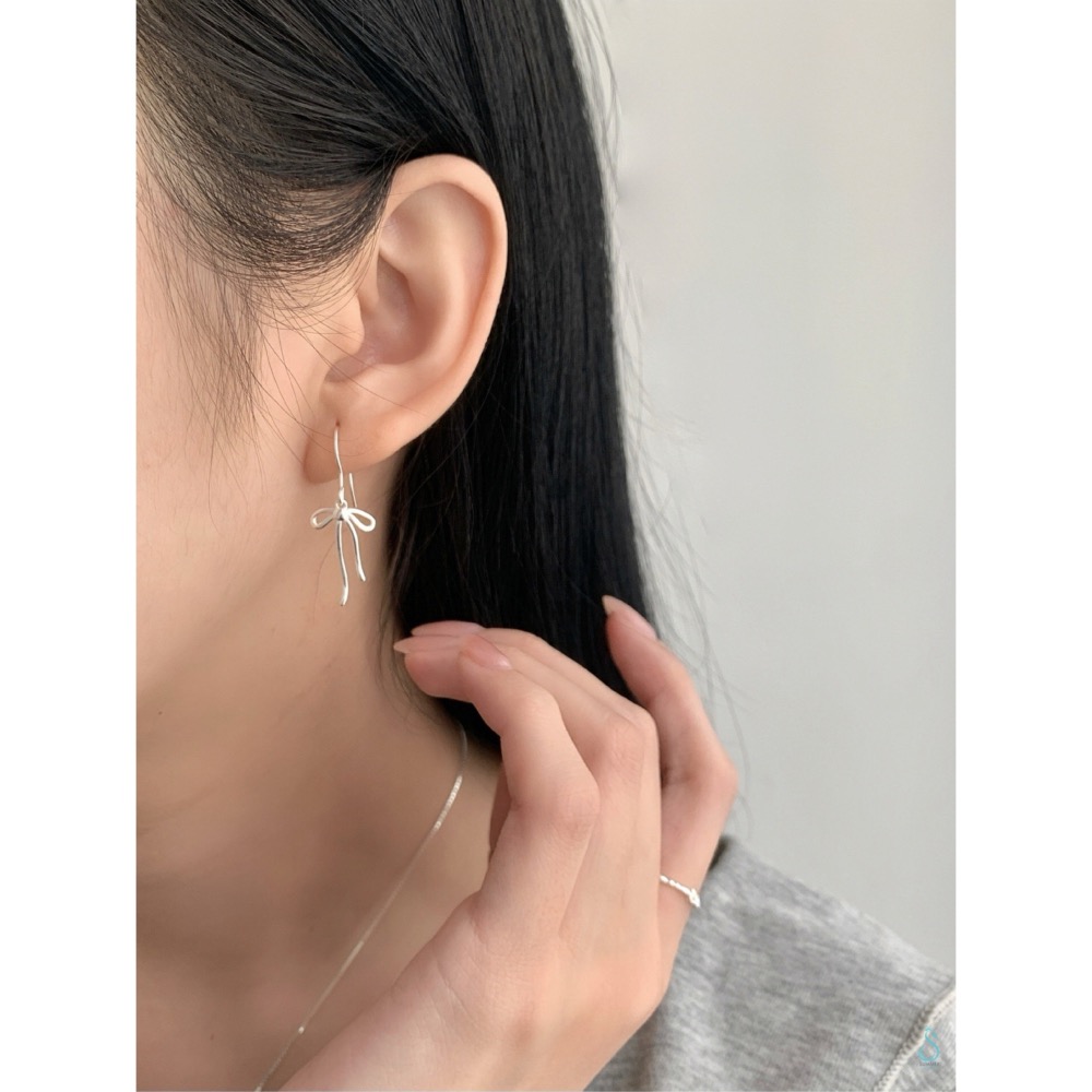 SUMMER 銀飾💫［925純銀］<流線蝴蝶結>耳勾耳環 純銀耳環 純銀飾品-細節圖8