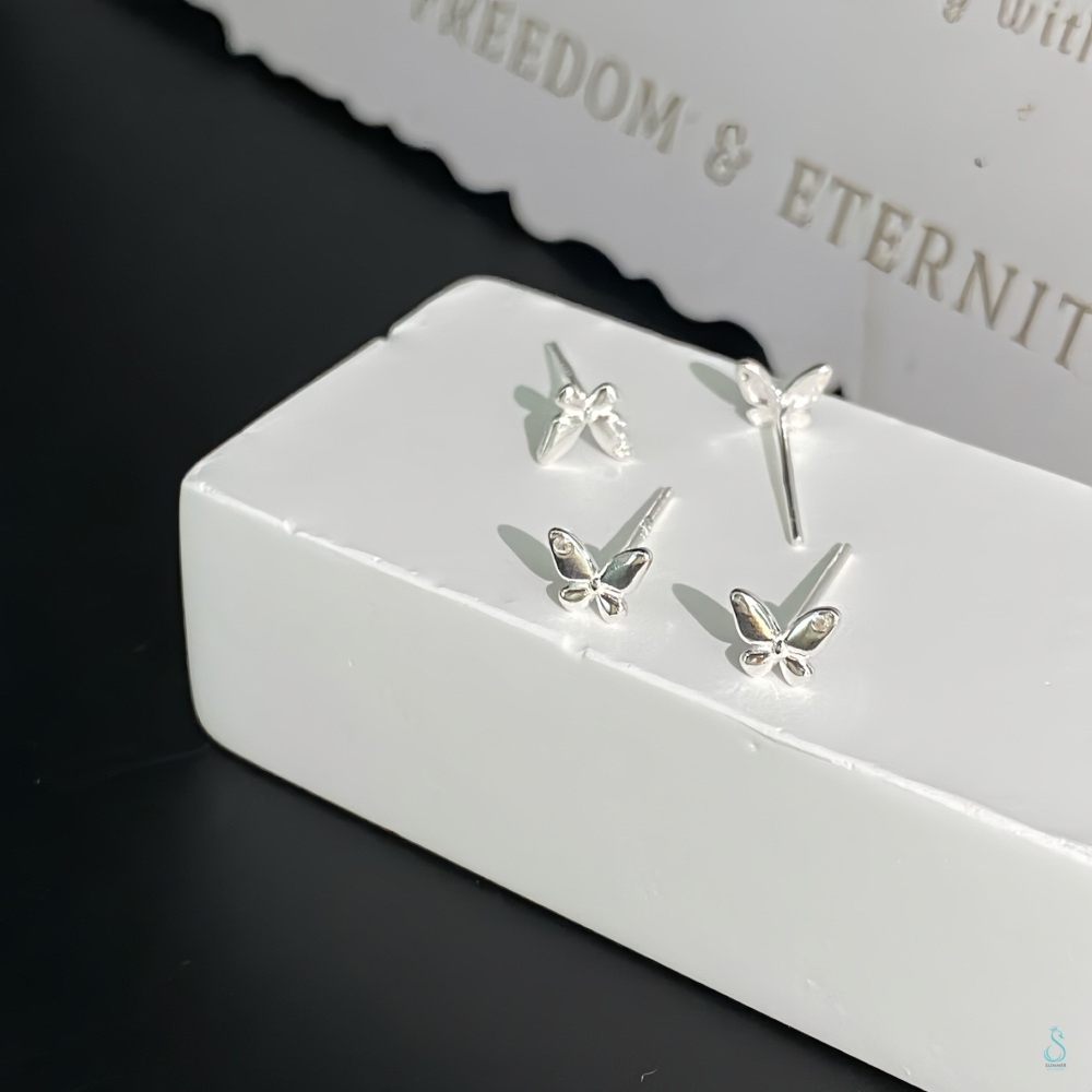 SUMMER 銀飾💫［999足銀］<點鑽蝶羽>迷你蝴蝶耳環 養耳不過敏純銀耳環 純銀飾品-細節圖4