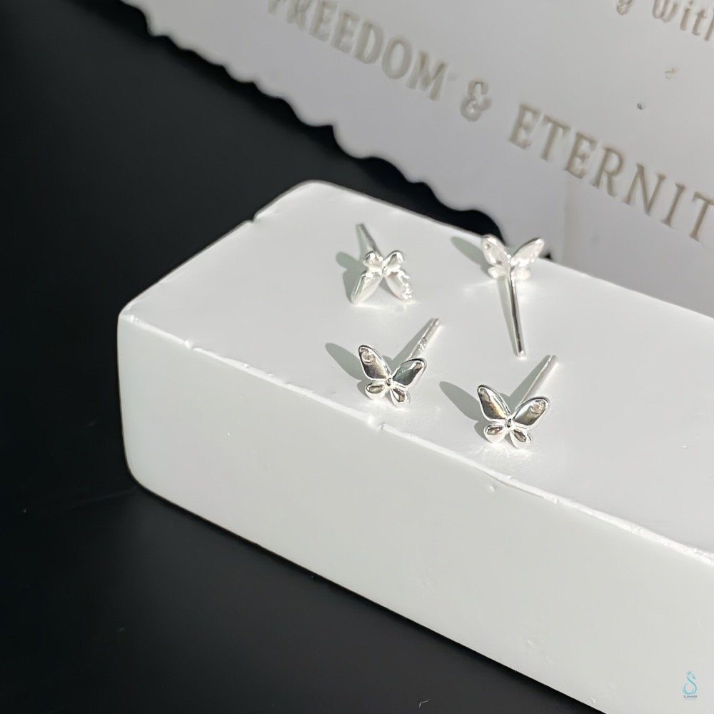 SUMMER 銀飾💫［999足銀］<點鑽蝶羽>迷你蝴蝶耳環 養耳不過敏純銀耳環 純銀飾品-細節圖4