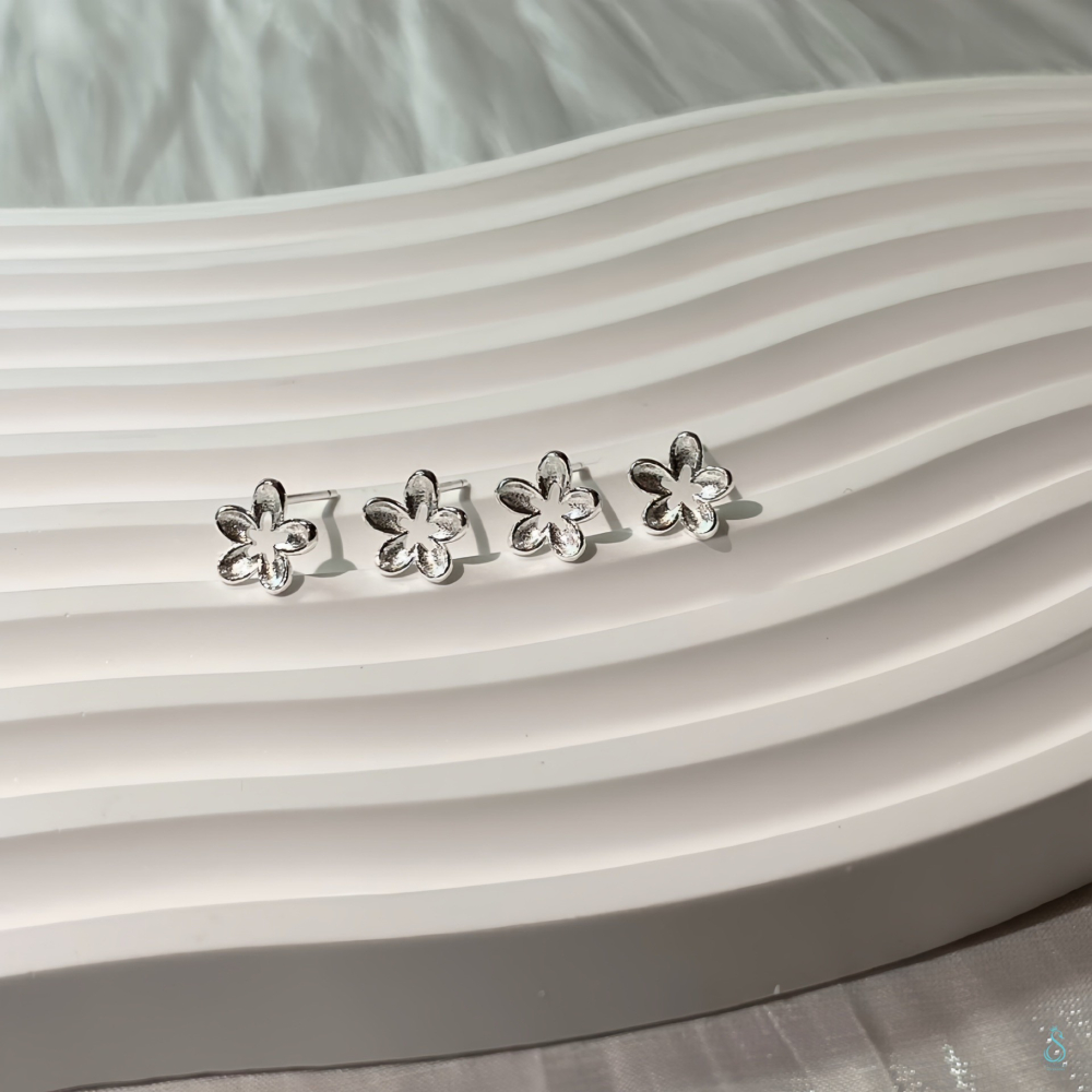 SUMMER 銀飾💫［925純銀］<光影花語>純銀耳環 立體小花 花朵 養耳純銀飾品-細節圖4