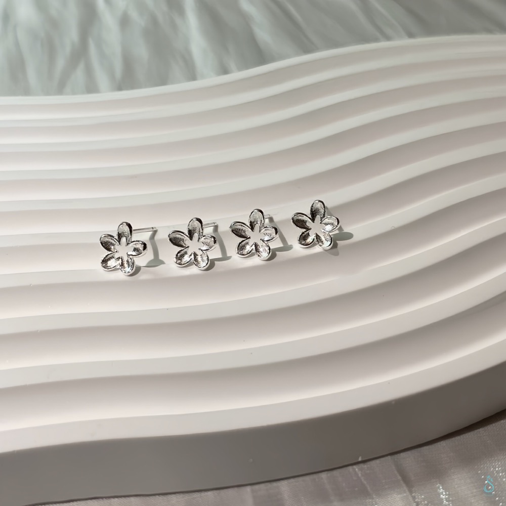 SUMMER 銀飾💫［925純銀］<光影花語>純銀耳環 立體小花 花朵 養耳純銀飾品-細節圖4