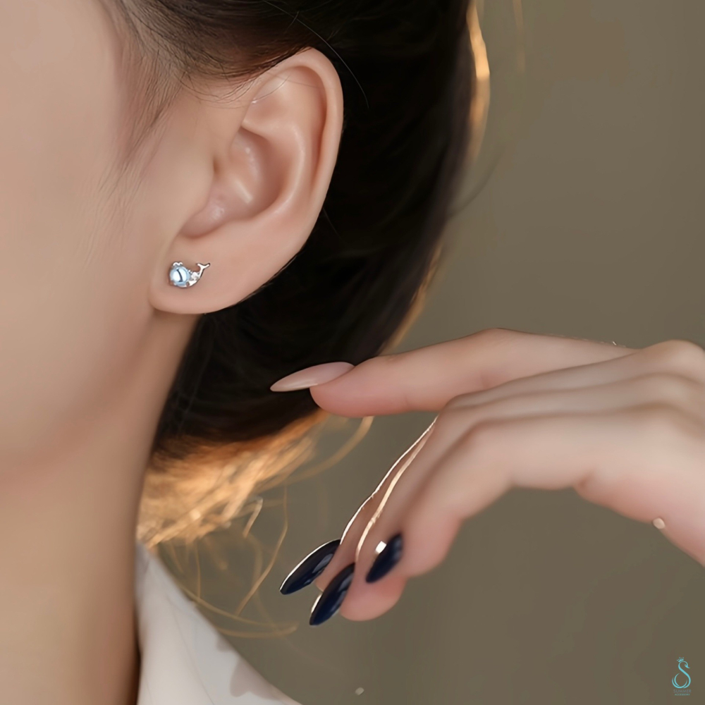 SUMMER 銀飾💫［999足銀］夢幻<微光海鯨>小鯨魚純銀耳環 純銀飾品-細節圖5