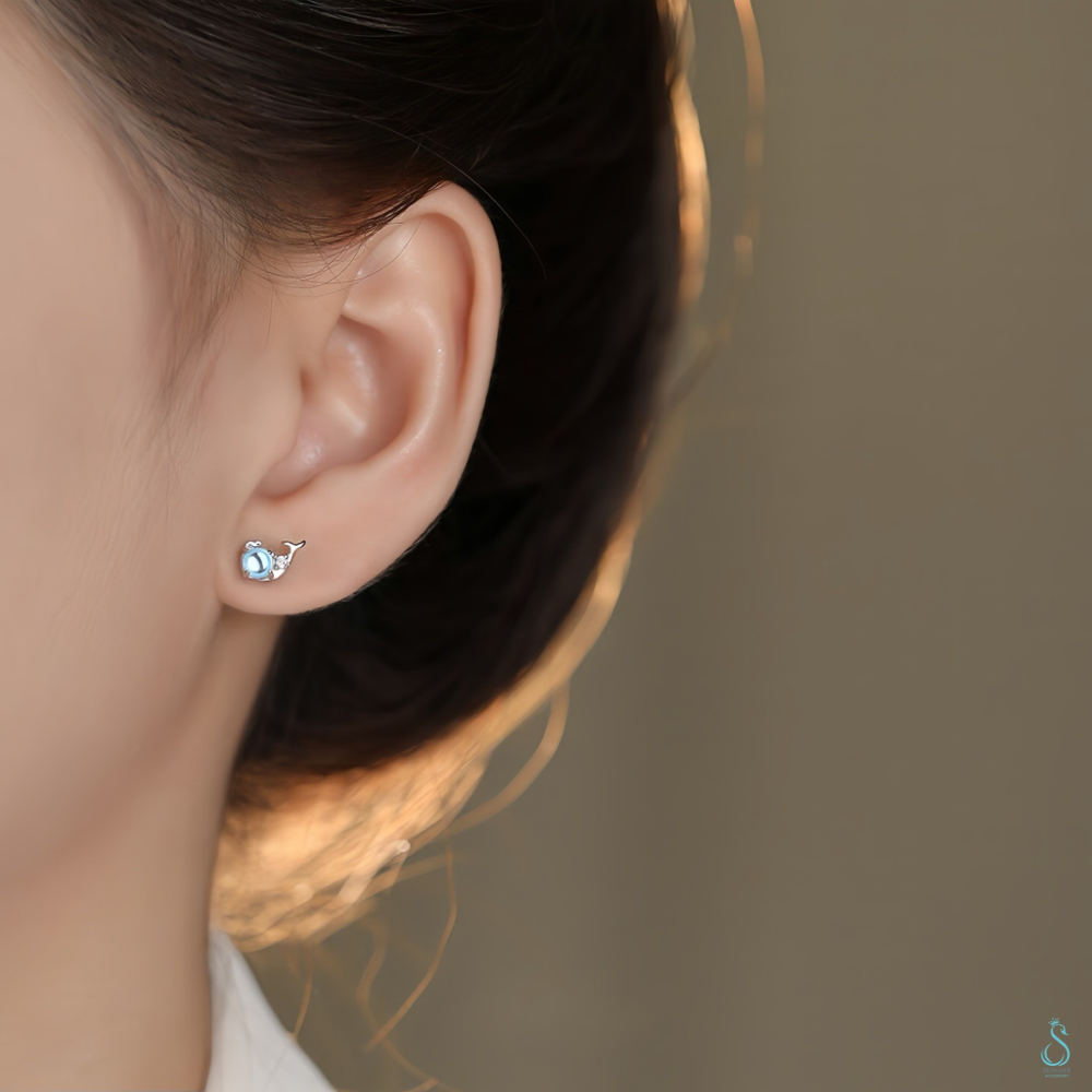 SUMMER 銀飾💫［999足銀］夢幻<微光海鯨>小鯨魚純銀耳環 純銀飾品-細節圖9