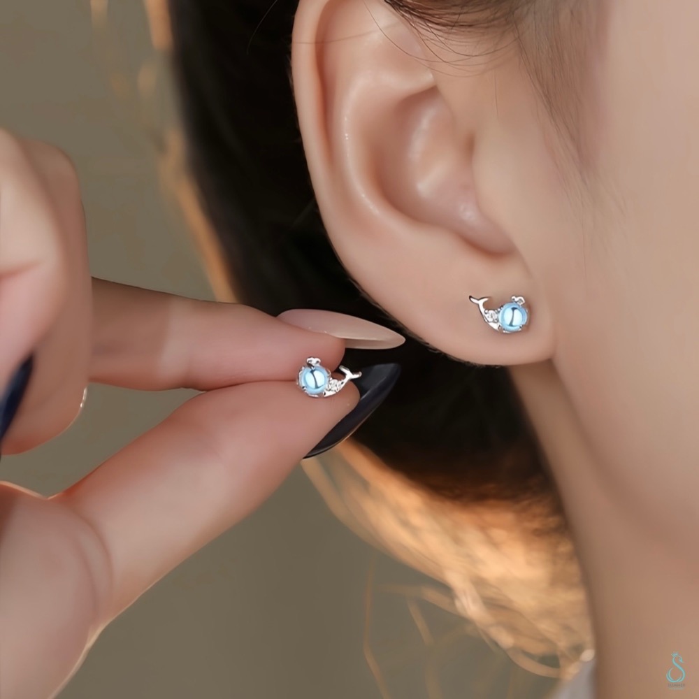SUMMER 銀飾💫［999足銀］夢幻<微光海鯨>小鯨魚純銀耳環 純銀飾品-細節圖3