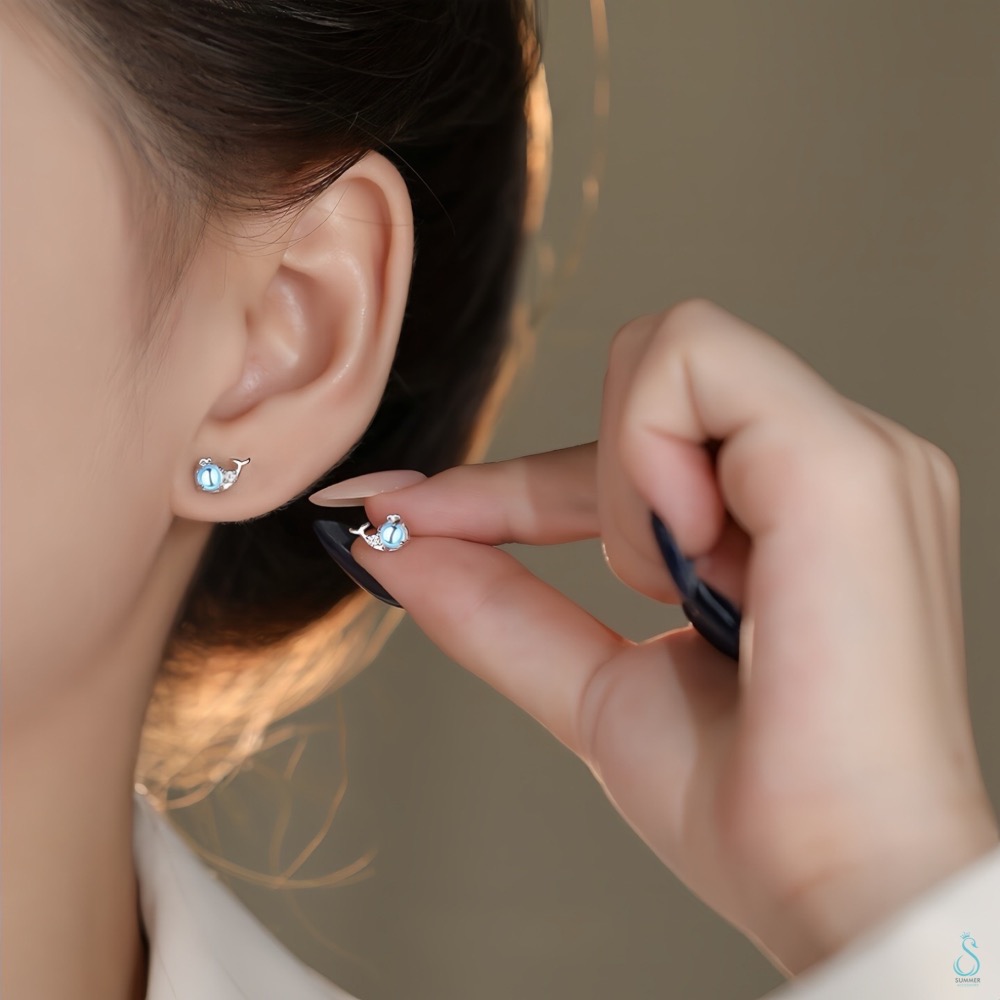 SUMMER 銀飾💫［999足銀］夢幻<微光海鯨>小鯨魚純銀耳環 純銀飾品-細節圖7