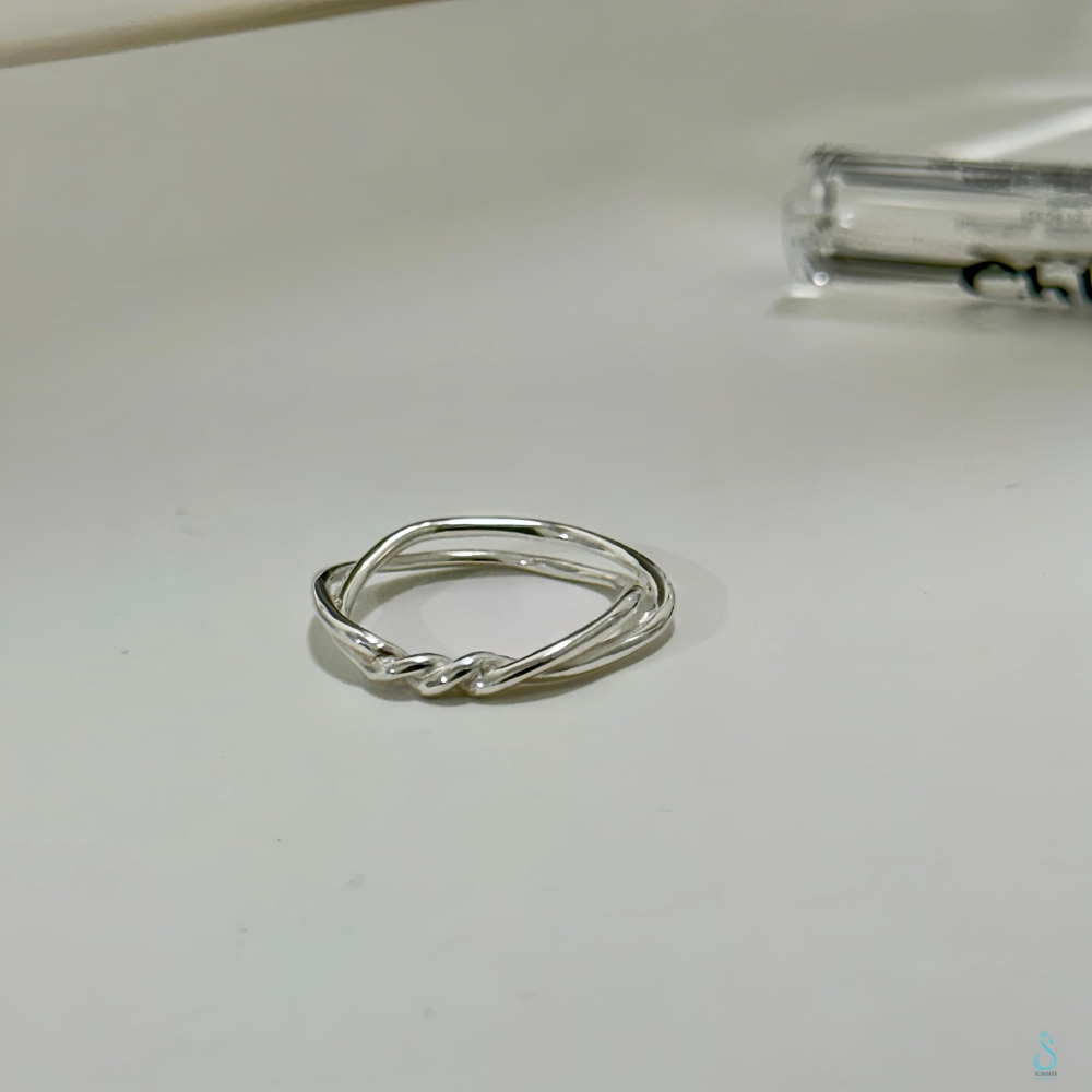 ✨限量訂製款✨SUMMER 銀飾💫［925純銀］<雙線扭結戒>固定戒圍/國際戒圍#11～#12 純銀戒指 純銀飾品-細節圖4