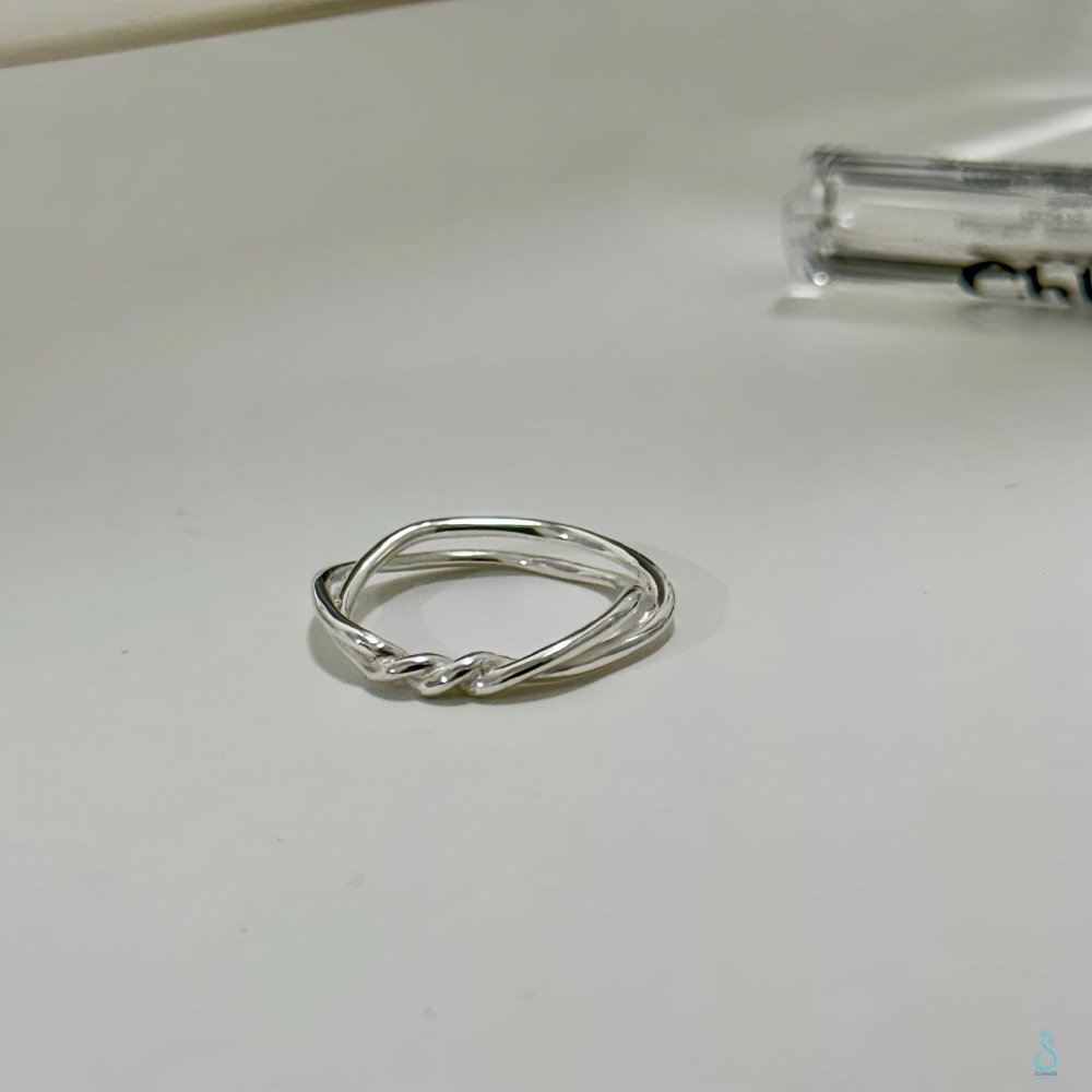 ✨限量訂製款✨SUMMER 銀飾💫［925純銀］<雙線扭結戒>固定戒圍/國際戒圍#11～#12 純銀戒指 純銀飾品-細節圖4