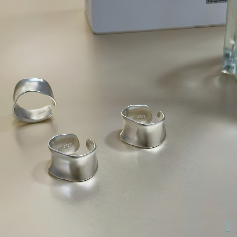 寬版但超顯手細  SUMMER韓 銀飾💫［925純銀］重工霧銀曲面戒  正韓 寬面戒 霧面啞光 修飾手型超顯細 純銀戒-細節圖3