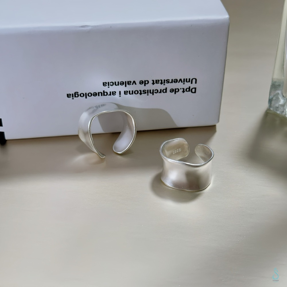 寬版但超顯手細  SUMMER韓 銀飾💫［925純銀］重工霧銀曲面戒  正韓 寬面戒 霧面啞光 修飾手型超顯細 純銀戒-細節圖8