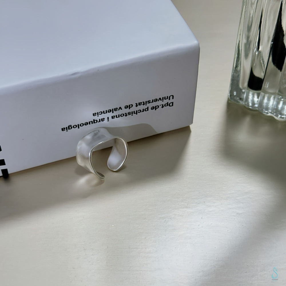 寬版但超顯手細  SUMMER韓 銀飾💫［925純銀］重工霧銀曲面戒  正韓 寬面戒 霧面啞光 修飾手型超顯細 純銀戒-細節圖9