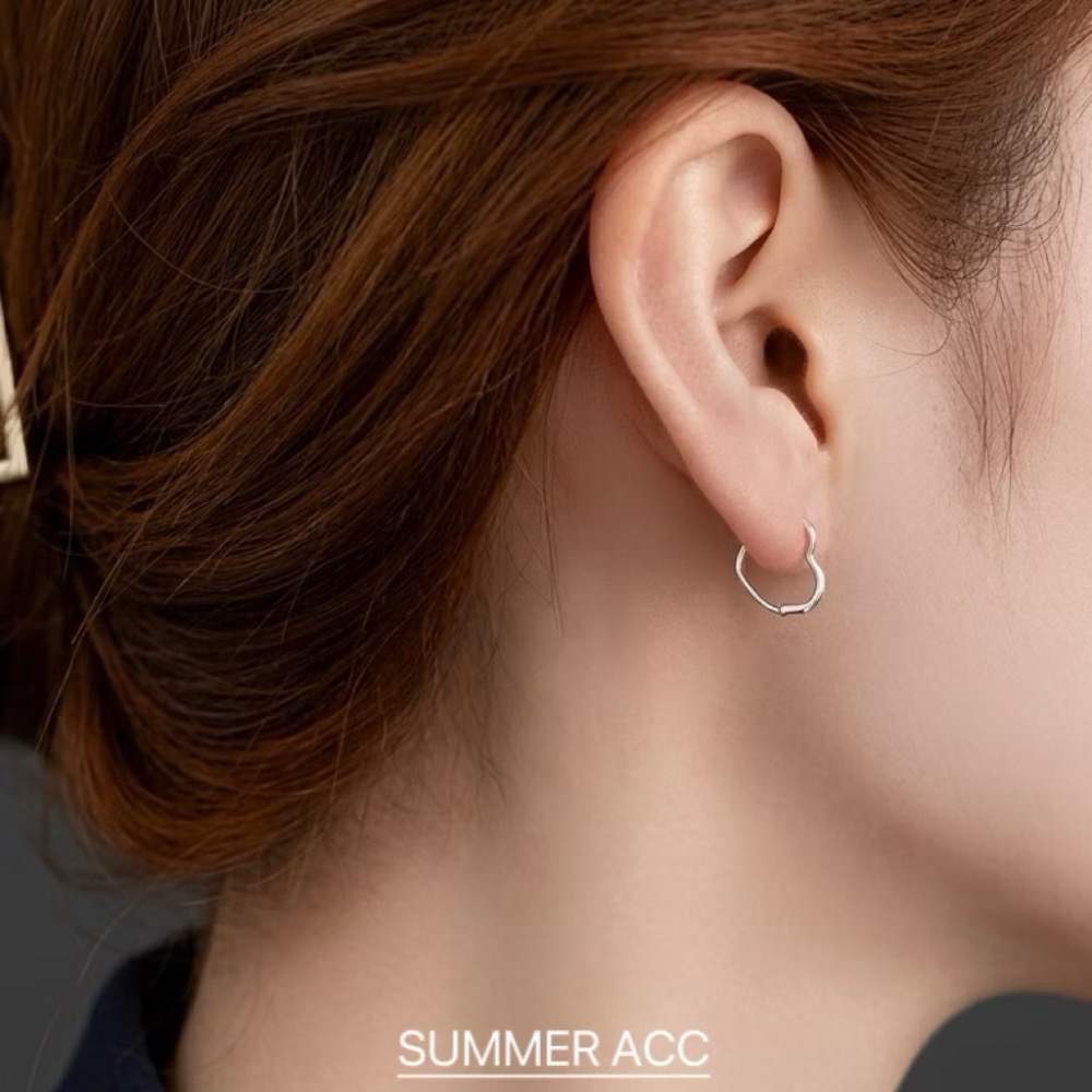 SUMMER 銀飾💫［925純銀］🤍簡約愛心耳環 純銀耳環 養耳 洗澡睡覺不用摘 心型 易扣式耳環 純銀飾品-細節圖4