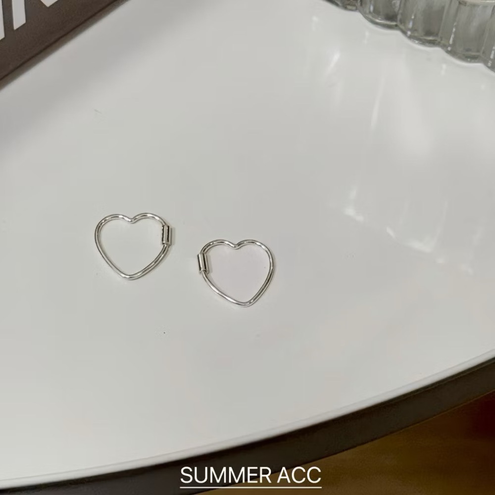 SUMMER 銀飾💫［925純銀］🤍簡約愛心耳環 純銀耳環 養耳 洗澡睡覺不用摘 心型 易扣式耳環 純銀飾品-細節圖8