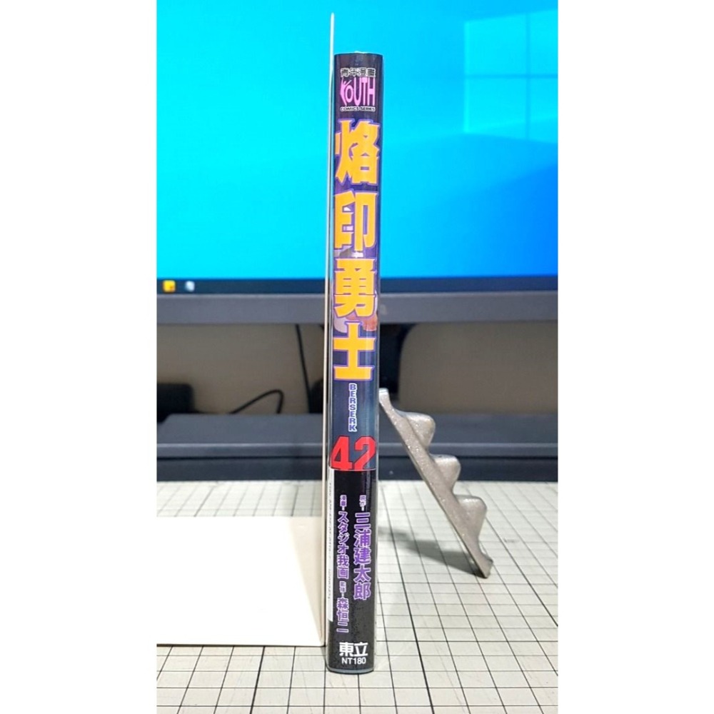 [長夜餘火]免運 現貨24小時出貨 烙印勇士 42 首刷限定版 三浦建太郎 森恒二 東立 裱銀海報卡 全新-細節圖3