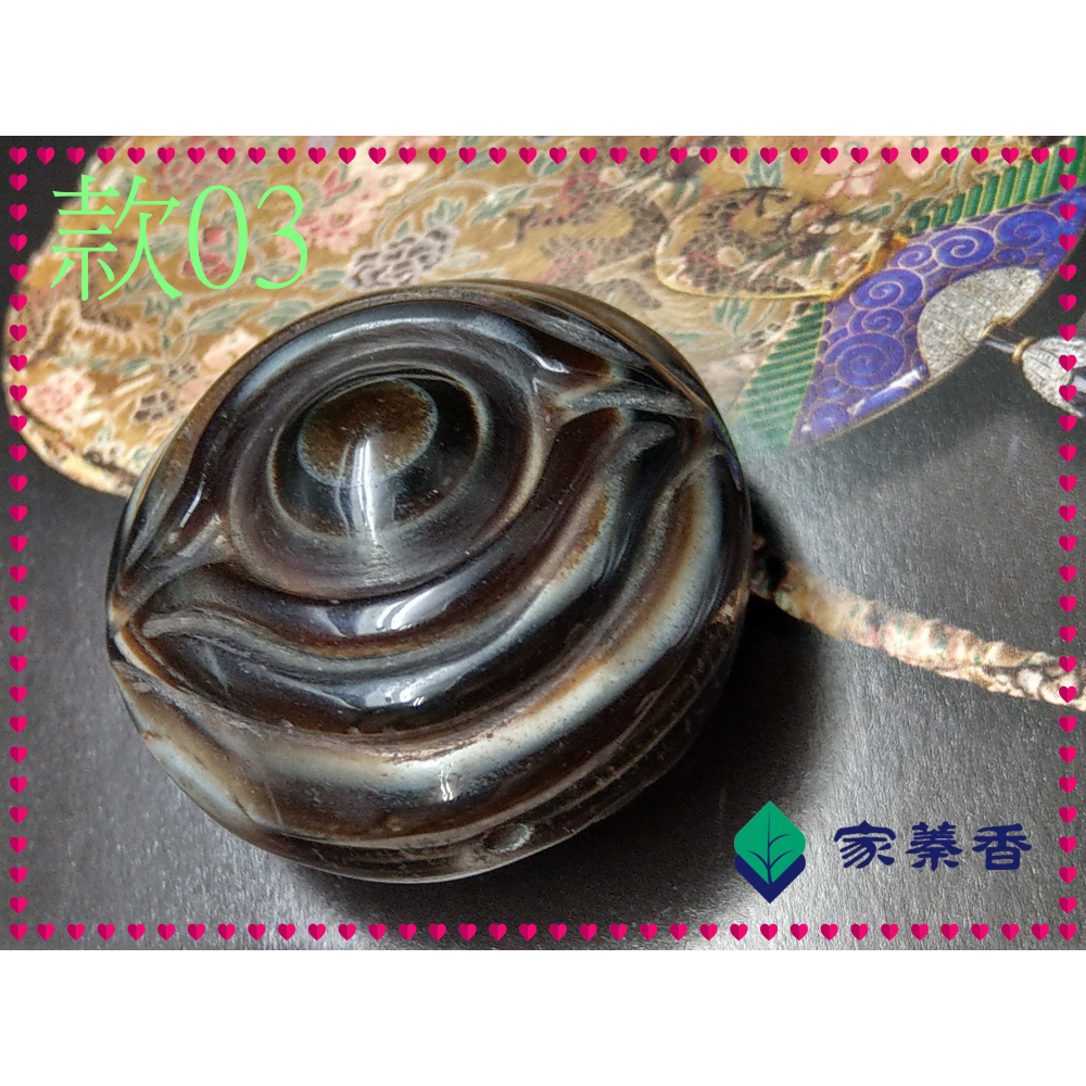 【家蓁香】精品老件 天然西藏九頁岩老礦 羊眼雕刻佛眼珠＆蝙蝠大錢36.2*22.8mm天眼石 天珠 單珠 (E-03)-細節圖4