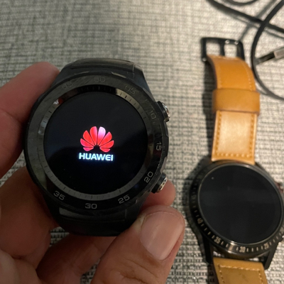Vwatch手錶及4g華為智慧手錶功能蓄電正常有充電器兩個一起賣2288外觀都有擦傷使用痕跡