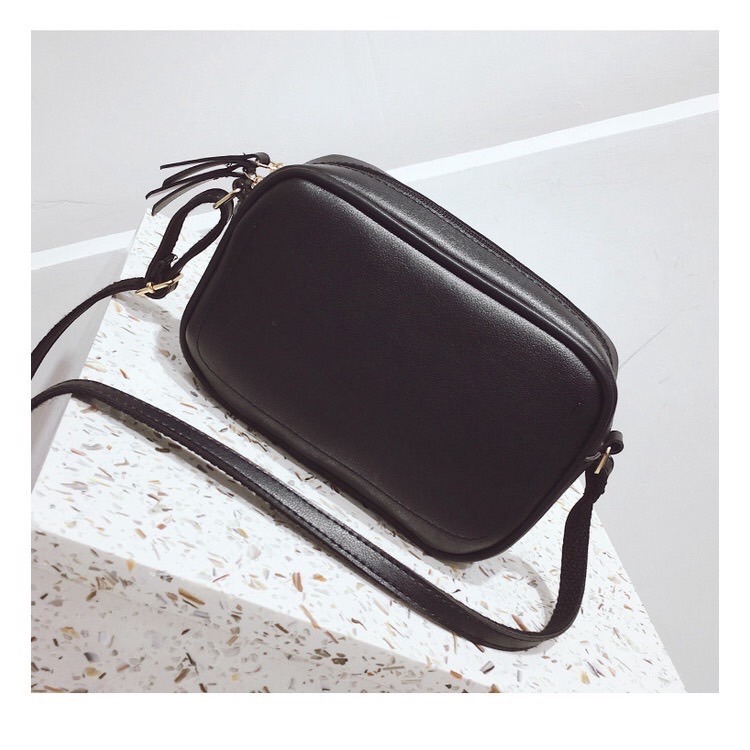 極簡素色皮革小方包 側背包 肩背包 斜背包 文青風 約會 尾牙 喜酒 無印良品風 簡約個性 百搭款 6色可選-細節圖8