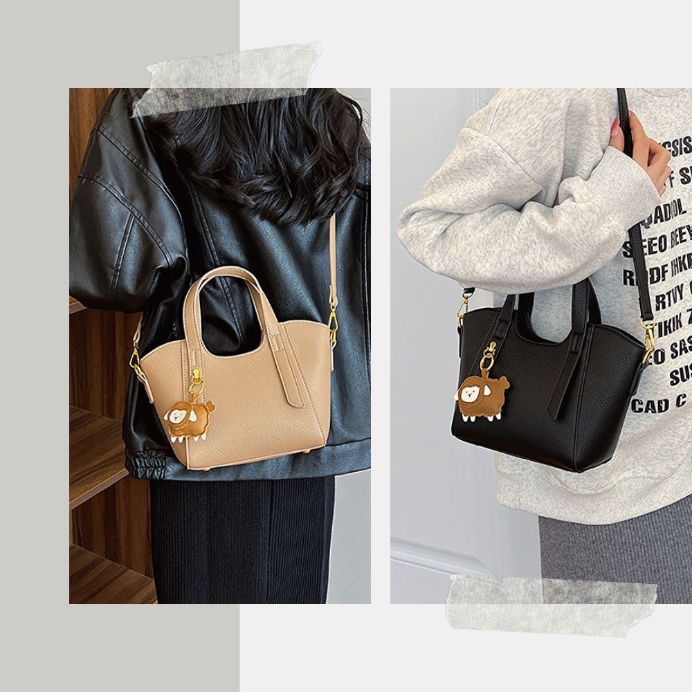 可愛掛件荔枝紋質感斜跨皮革包 肩背包 側背包 4色可選-細節圖5