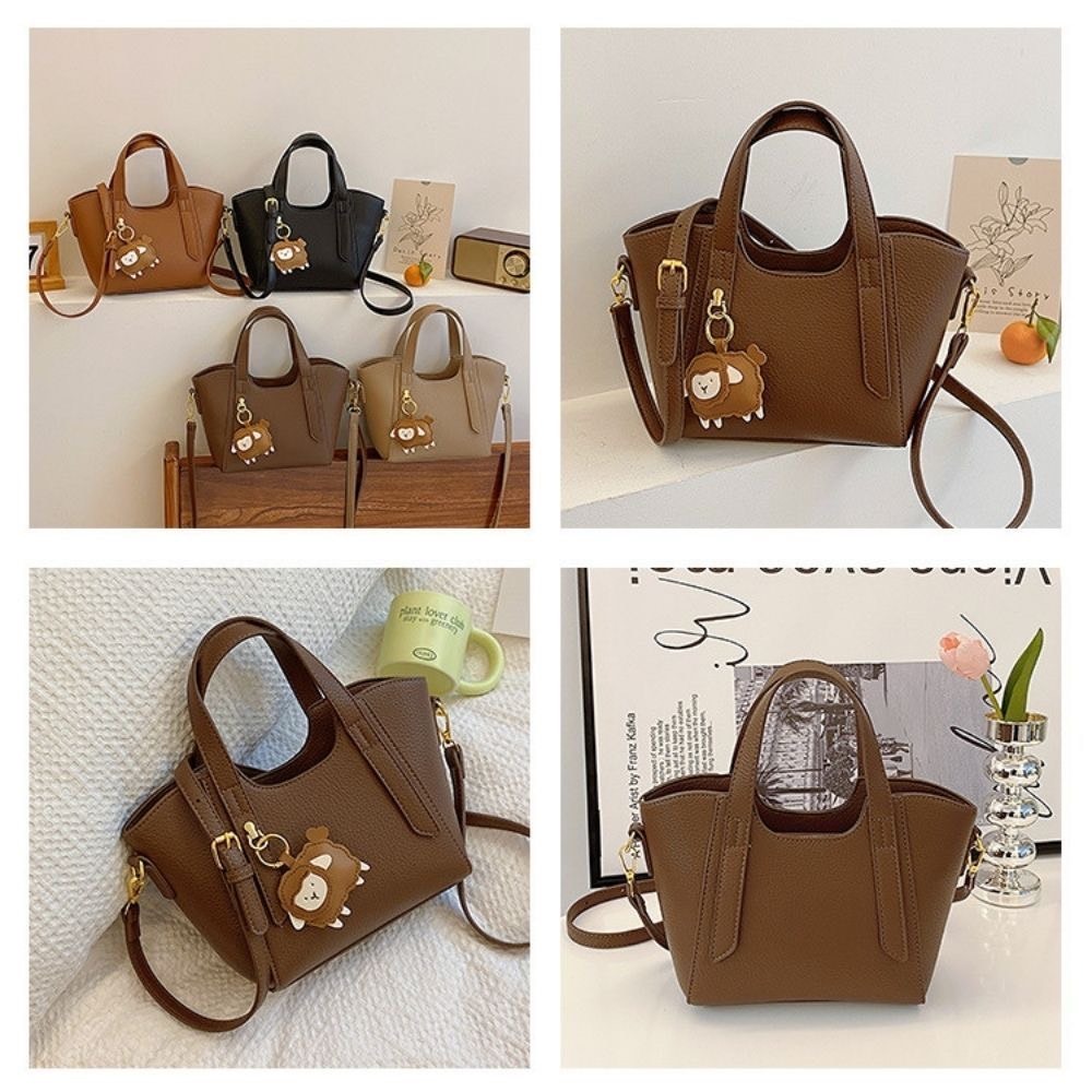 可愛掛件荔枝紋質感斜跨皮革包 肩背包 側背包 4色可選-細節圖7