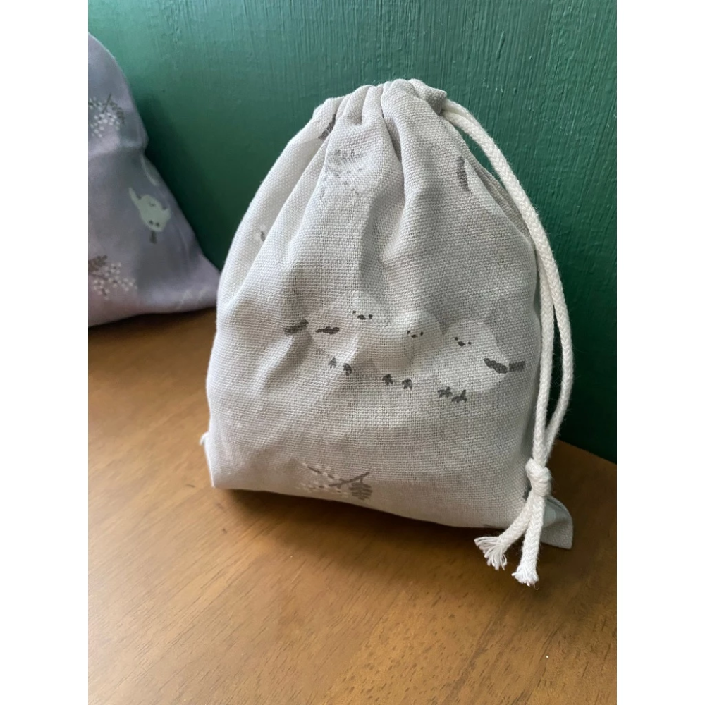 可愛 山雀 束口袋 午餐袋 旅行 收納 長尾山雀 三色 萬用袋 洗衣機可水洗 / 現貨在台 日本帶回-細節圖3