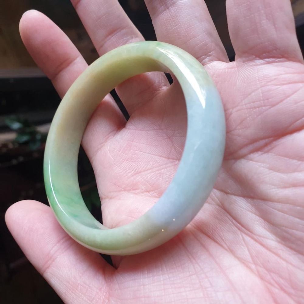 逸品軒~天然緬甸玉A貨-Y578-細糯三彩玉鐲(附亞瑟證書)  寬14.4mm厚7.3mm內徑57.3mm約18.2圍-細節圖3