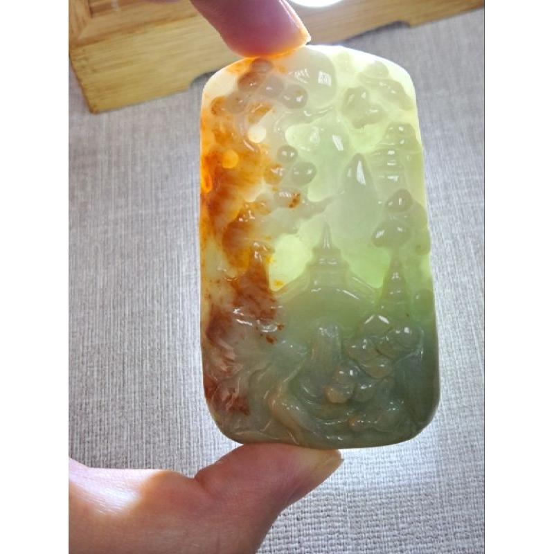 逸品軒～天然緬甸玉A貨-Z5844-灑金淡綠山水墜子長68.7mm寬41.3mm厚11mm💰特價1380元• 翡翠山水牌-細節圖2