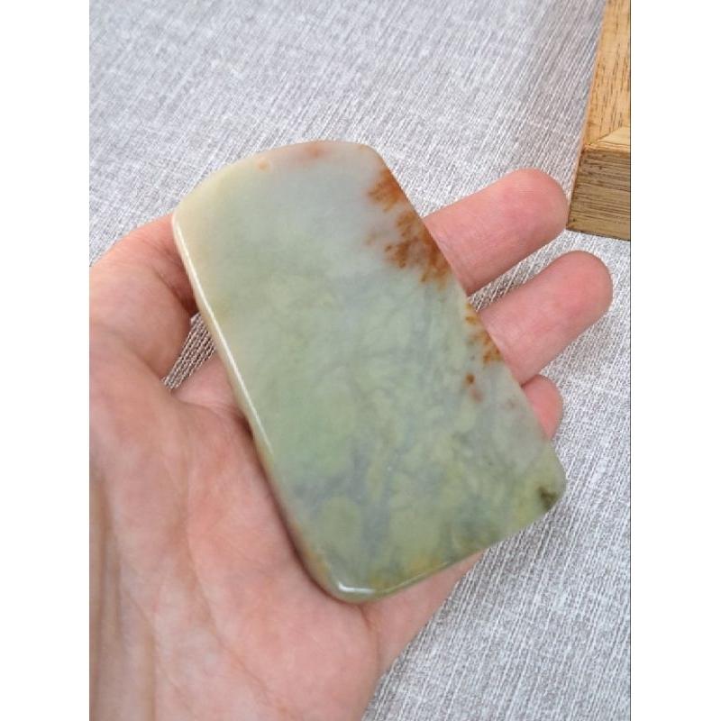 逸品軒～天然緬甸玉A貨-Z5844-灑金淡綠山水墜子長68.7mm寬41.3mm厚11mm💰特價1380元• 翡翠山水牌-細節圖5