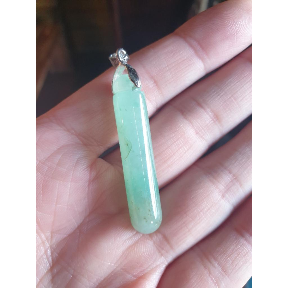 逸品軒~天然緬甸玉A貨-R1827-冰糯淡綠圓管型墜子 長42.9mm厚9mm 水頭好~造型簡約~大方~ 優惠價2500-細節圖3