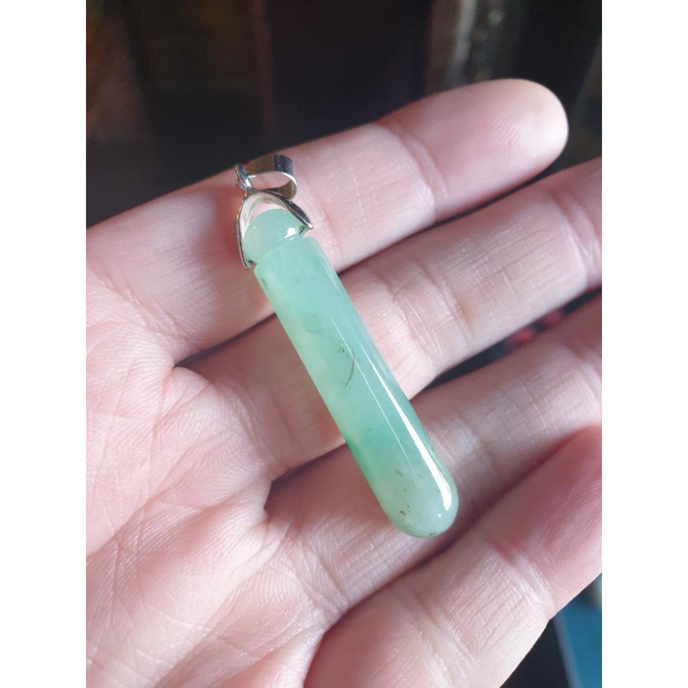 逸品軒~天然緬甸玉A貨-R1827-冰糯淡綠圓管型墜子 長42.9mm厚9mm 水頭好~造型簡約~大方~ 優惠價2500-細節圖5