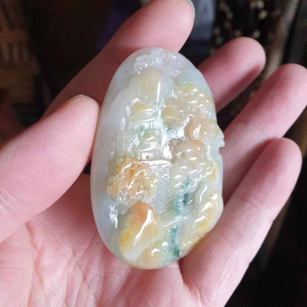 逸品軒~天然緬甸玉A貨-R1789-冰細糯灑金帶飄花山水貴人墜子 長62.6mm寬43.2mm厚11.7mm 水頭好，玉-細節圖3