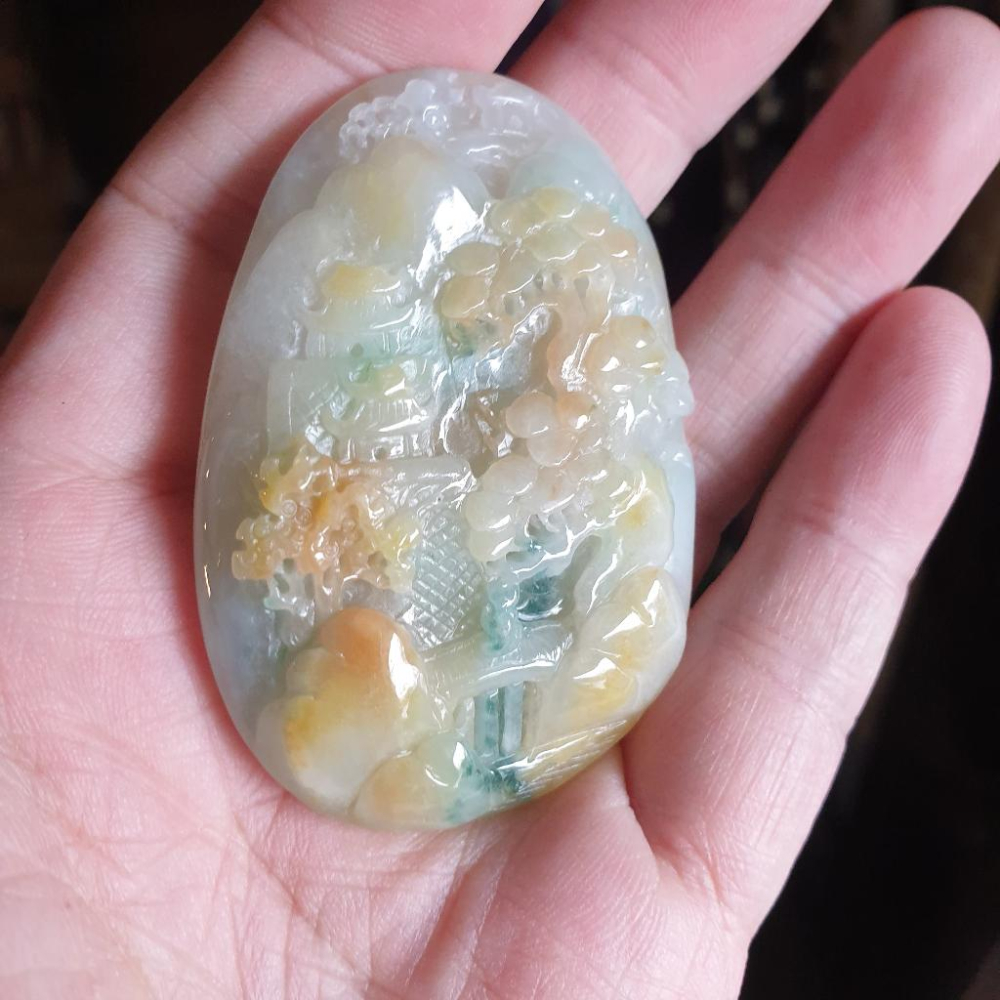 逸品軒~天然緬甸玉A貨-R1789-冰細糯灑金帶飄花山水貴人墜子 長62.6mm寬43.2mm厚11.7mm 水頭好，玉-細節圖4