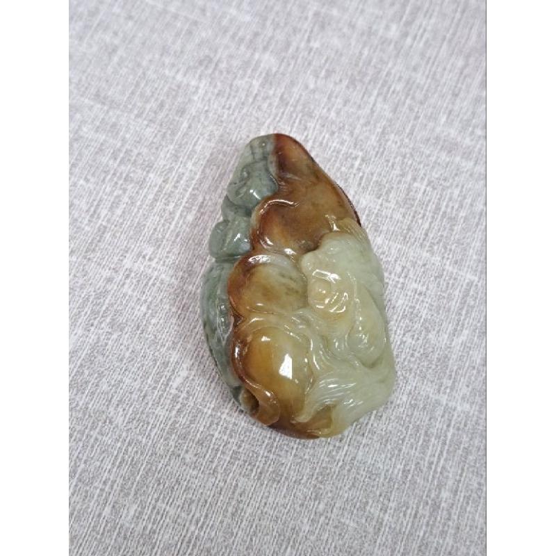 逸品軒～天然緬甸玉A貨-Z5895-雙色招財墜子長52.1mm寬30.7mm厚17.7mm💰特價1880元☘️雕工精細立-細節圖5