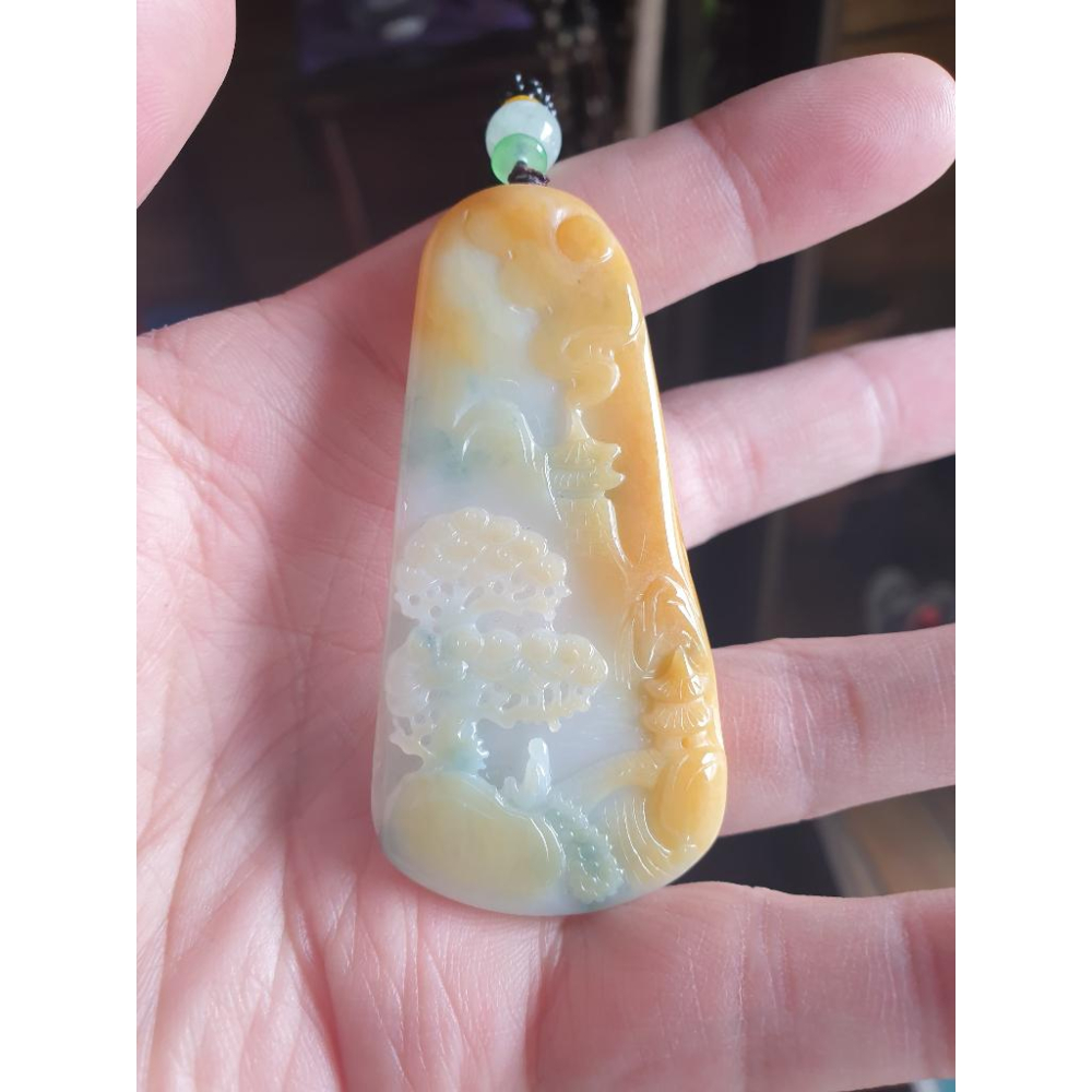 逸品軒~天然緬甸玉A貨-R1879-細糯黃翡帶飄花山水貴人墜子 長70.3mm寬34.3mm厚7.2mm 玉質細膩、水頭-細節圖3