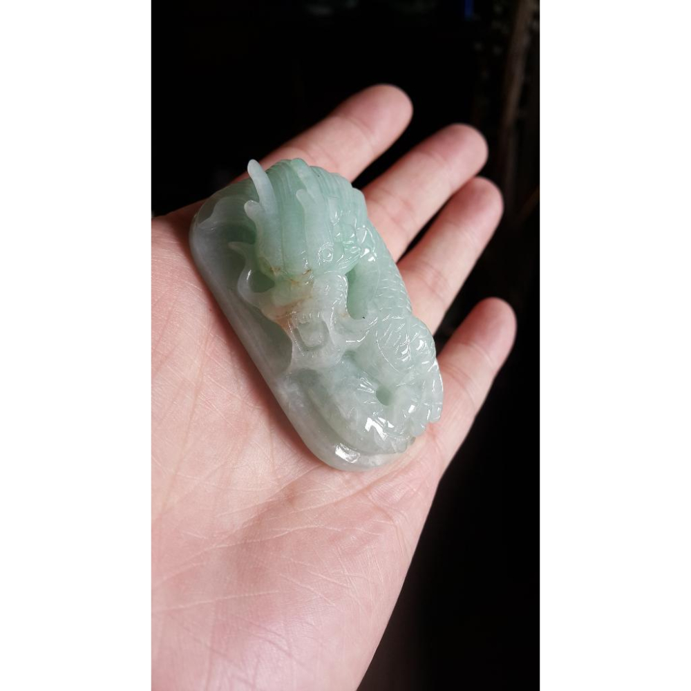 逸品軒~天然緬甸玉A貨-R1846-細糯龍牌墜子 長63.2mm寬43.5mm厚22mm 青綠底色,雕工精細,料子大塊厚-細節圖5