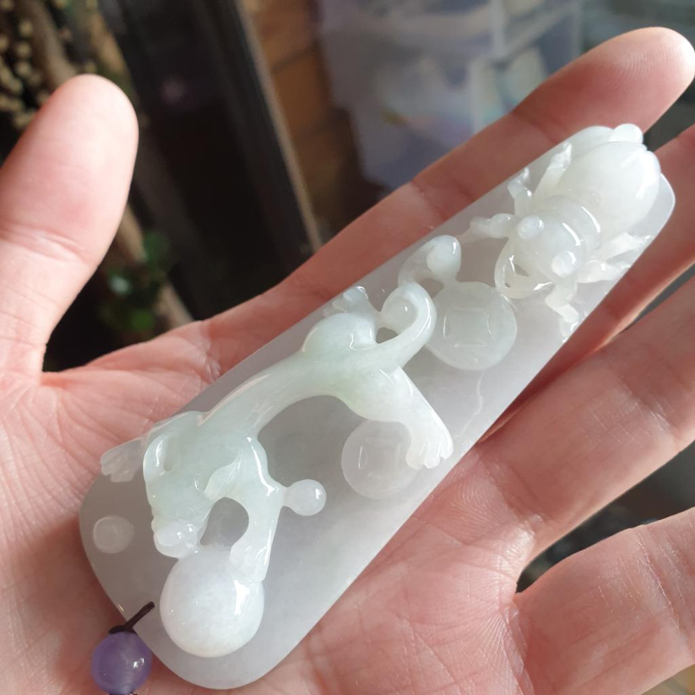 逸品軒~天然緬甸玉A貨-R1653-冰細糯富甲天下手把件 長98.7mm寬35.3mm厚18.5mm 玉質細膩，雕工立體-細節圖6