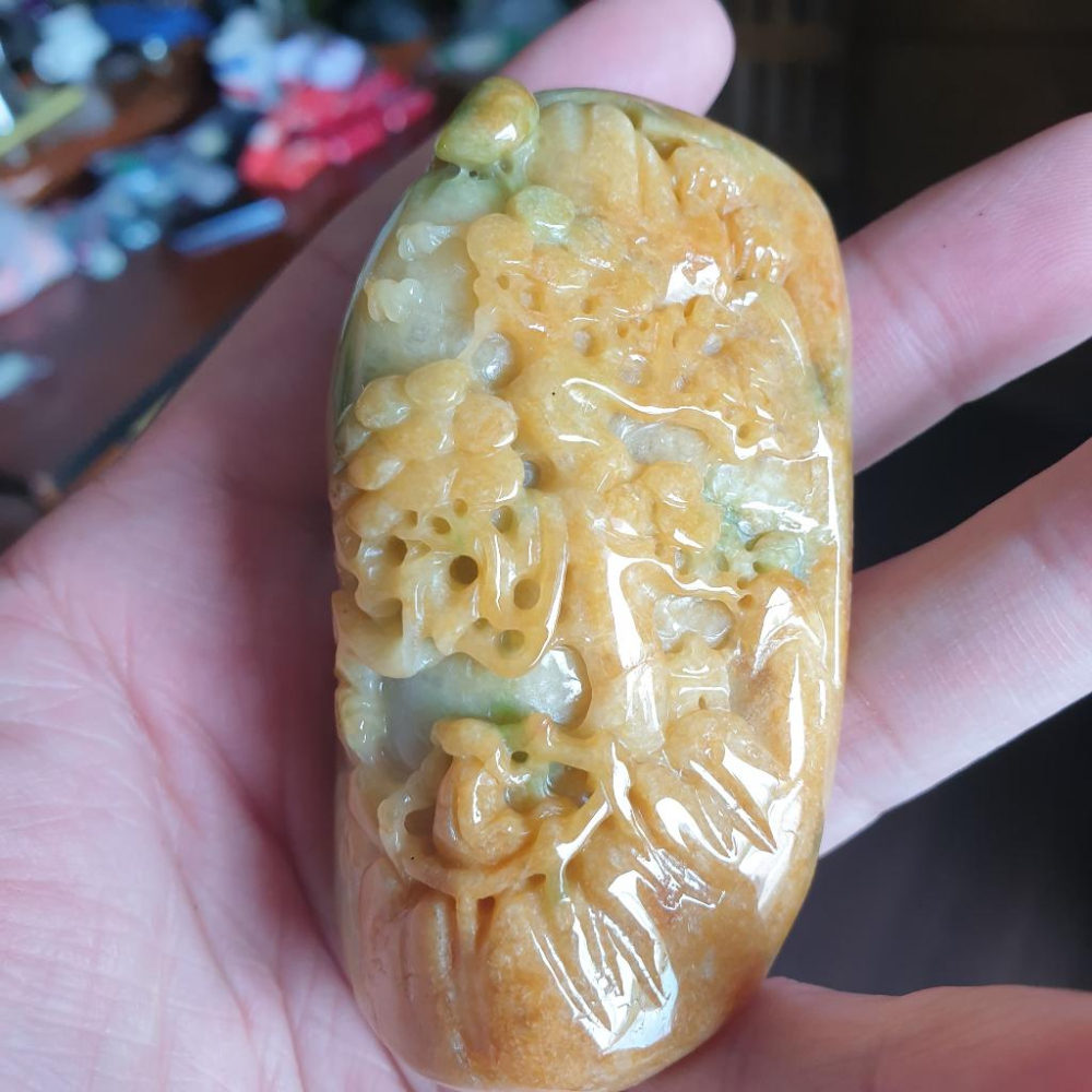 逸品軒~天然緬甸玉A貨-R1892-黃加綠山水貴人手把件 長82.4mm寬45.5mm厚28.4mm 顏色鮮艷漂亮，雕工-細節圖6
