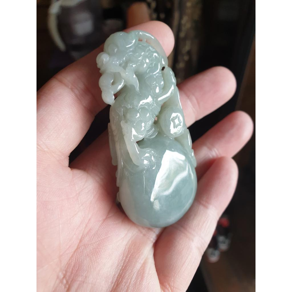 逸品軒~天然緬甸玉A貨-R1878-貔貅墜子 長67.3mm寬31.7mm厚14.1mm 造型特別，立體雕工。-細節圖4
