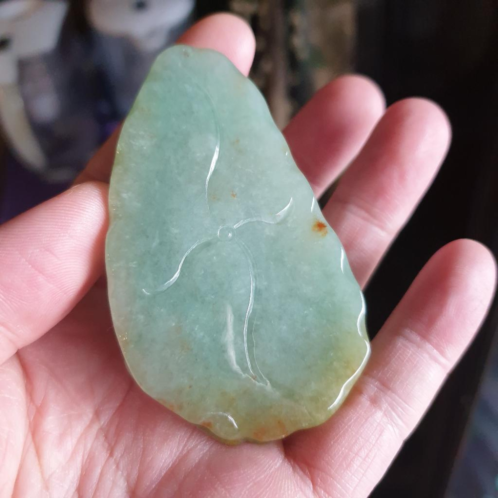 逸品軒~天然緬甸玉A貨-R1689-淡綠黃翡龍牌墜子 長75.8mm寬44.4mm厚12.2mm 水頭好，顏色漂亮。 龍-細節圖4