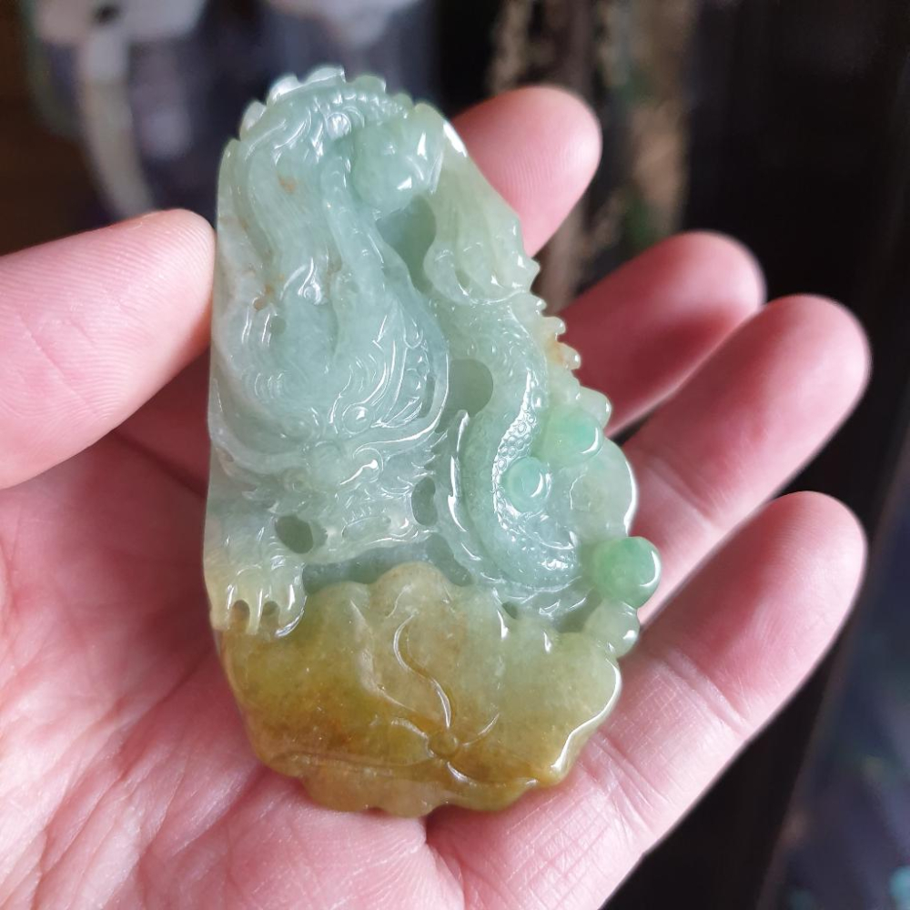 逸品軒~天然緬甸玉A貨-R1689-淡綠黃翡龍牌墜子 長75.8mm寬44.4mm厚12.2mm 水頭好，顏色漂亮。 龍-細節圖5