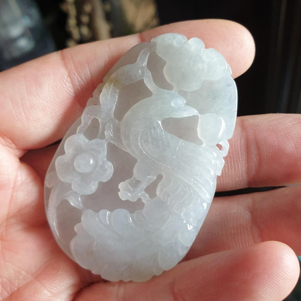 逸品軒~天然緬甸玉A貨-R1913-冰糯鳳凰花開墜子 長59.1mm寬38mm厚7mm 水頭好。翡翠鳳凰的寓意為堅強勇敢-細節圖6