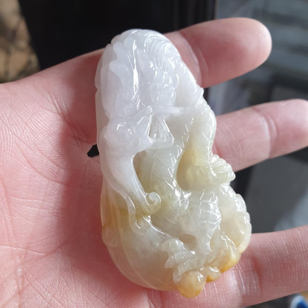 逸品軒~天然緬甸玉A貨-R1759-細糯黃翡龍牌墜子 長64.7mm寬36.6mm厚10.3mm 水頭好，顏色漂亮。 龍-細節圖3