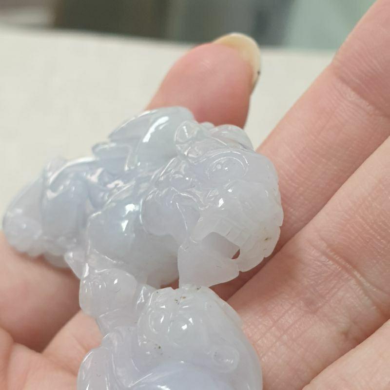 天然緬甸玉A貨-O0339-冰糯飄淡藍色望子成龍小擺件長63.9mm寬24.6mm厚13.1mm💰優惠價2680元-細節圖7